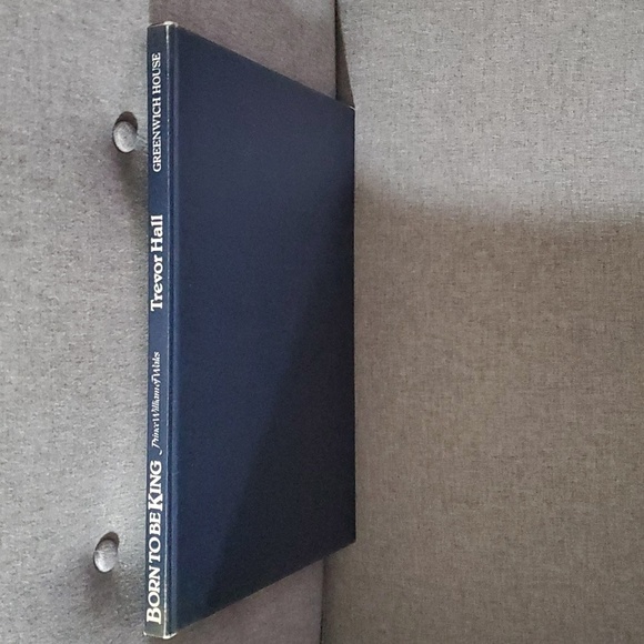 Born to be King book Prince William of Wales about 127 pages - Picture 7 of 17